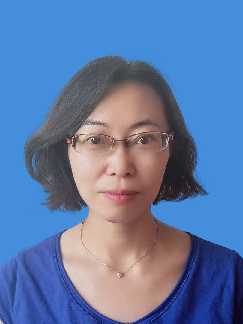 李 妍